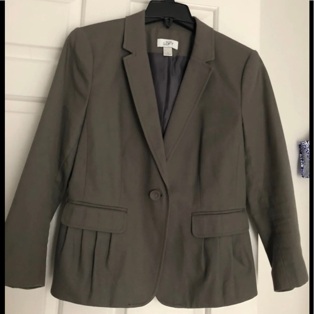 Ann Taylor LOFT Outlet
Blazer.